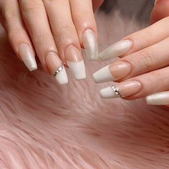 シンプルだけど華やかネイル｜　京都市伏見区ネイル