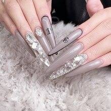 シンプルだけど華やかネイル| 京都市伏見区ネイル